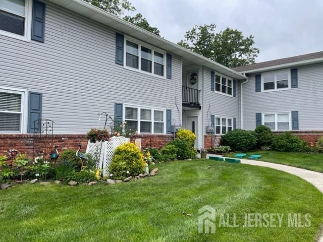 8 Indiana Ct Unit D, Old Bridge, NJ 07747 - view of front of property featuring a front yard and brick siding