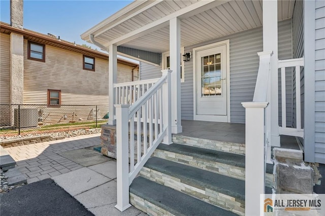 doorway to property with covered porch