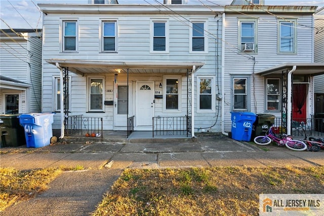 townhome / multi-family property featuring covered porch