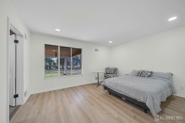 bedroom featuring wood finished floors, baseboards, visible vents, and recessed lighting