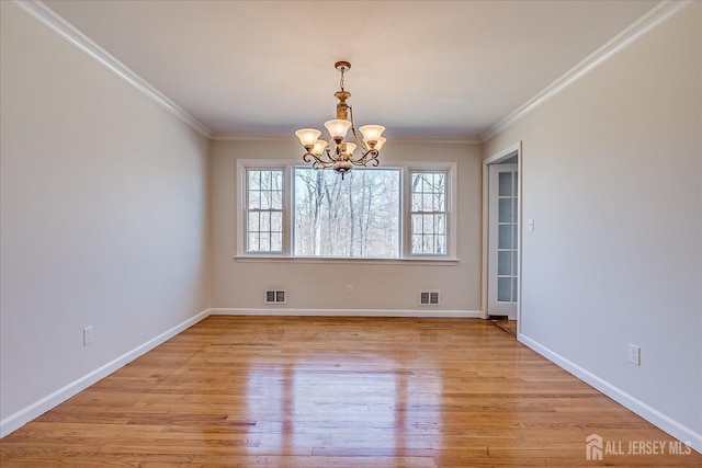 unfurnished dining area with crown molding, light wood-style flooring, a notable chandelier, and visible vents