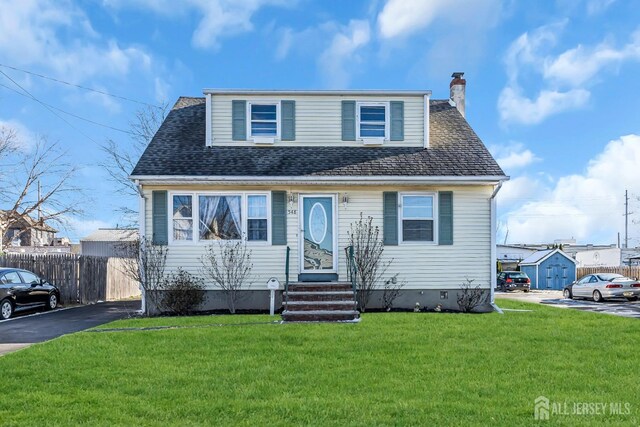 view of front of home featuring a front yard