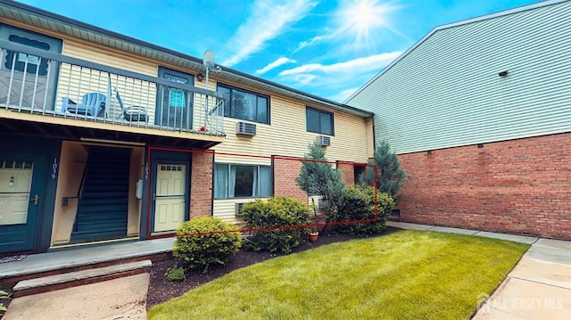 1037 Cricket Ln, Woodbridge Proper, NJ 07095 - view of front of home featuring a balcony and a front yard