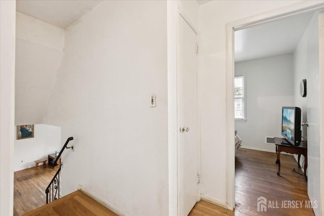 796 Curie Rd, North Brunswick, NJ 08902 - corridor featuring light wood-style floors and an upstairs landing