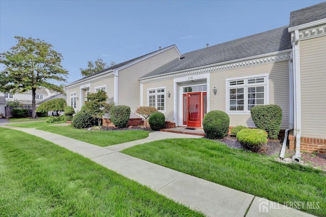 view of front of property with a front lawn