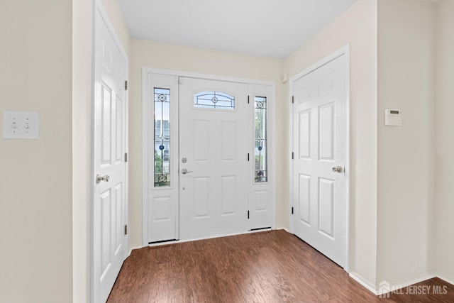 96 Lark Dr, South River, NJ 08882 - foyer entrance featuring dark wood finished floors and baseboards