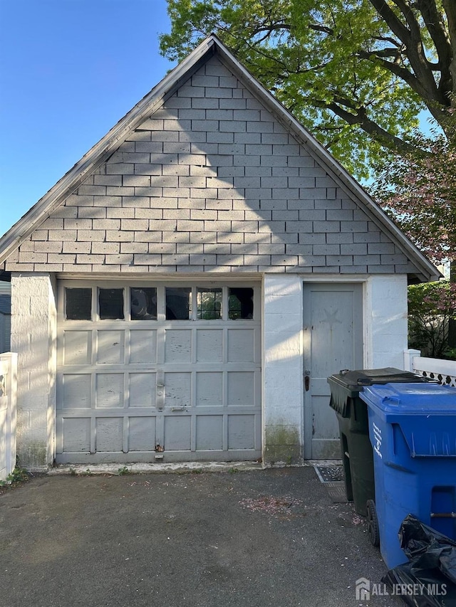 13 Lillian Ter, Woodbridge Proper, NJ 07095 - garage with driveway