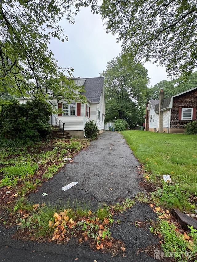 133 Harding Ave, Edison, NJ 08820 - view of side of property with a yard