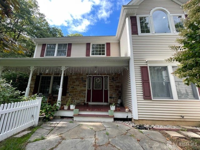 view of front of house featuring covered porch