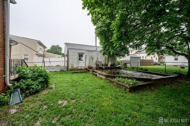 4 Ashwood Pl, North Brunswick, NJ 08902 - view of yard featuring a garden