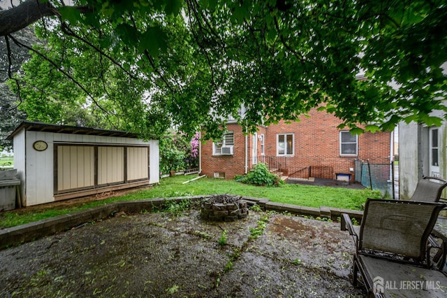 4 Ashwood Pl, North Brunswick, NJ 08902 - view of yard with a fire pit