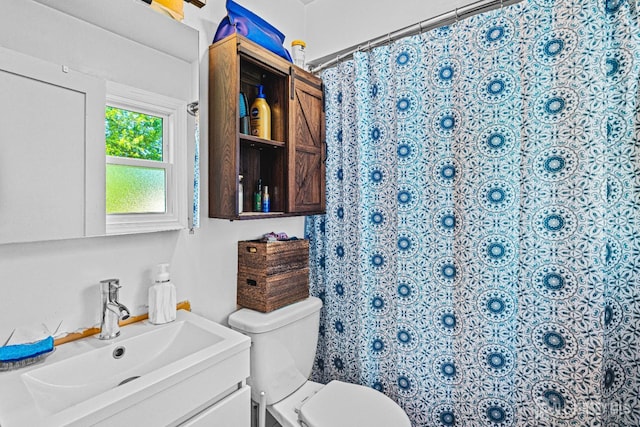 426 Catherine St, South Amboy, NJ 08879 - full bath with vanity, toilet, and a shower with curtain