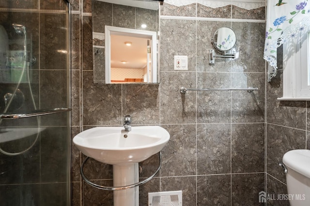 14 Bosko Dr, East Brunswick, NJ 08816 - full bathroom with tile walls and a shower stall