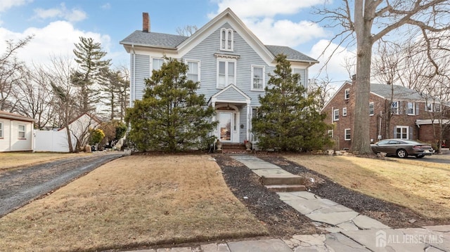 view of front facade with a front lawn