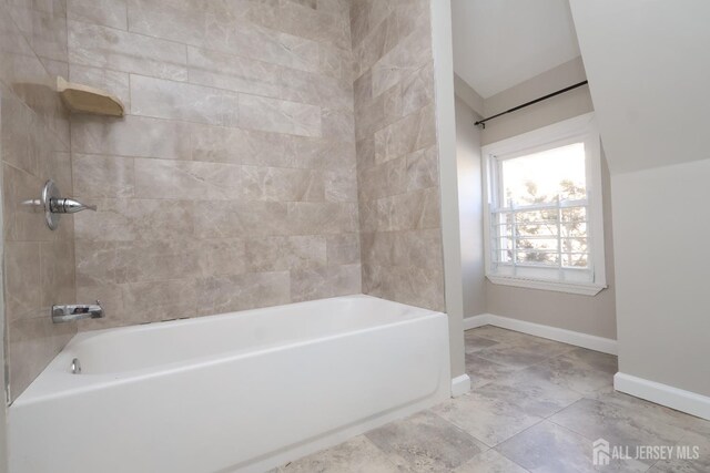 bathroom featuring tiled shower / bath combo