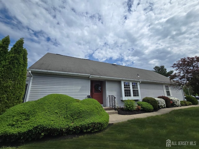 ranch-style home with a front lawn