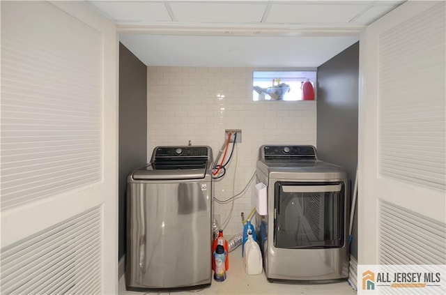 clothes washing area featuring washing machine and dryer