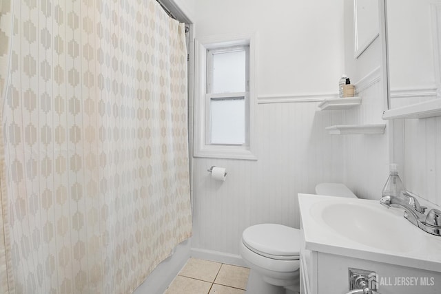2903 Grasselli Ave, Linden, NJ 07036 - full bath featuring tile patterned flooring, toilet, vanity, and shower / bath combo