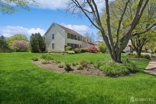 view of side of property featuring a lawn