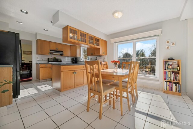 dining room featuring light tile patterned floors