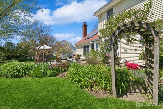 view of yard featuring a patio area