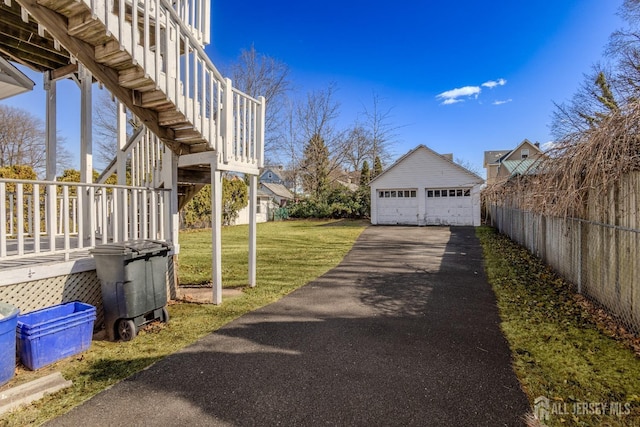 view of yard featuring a detached garage and an outbuilding