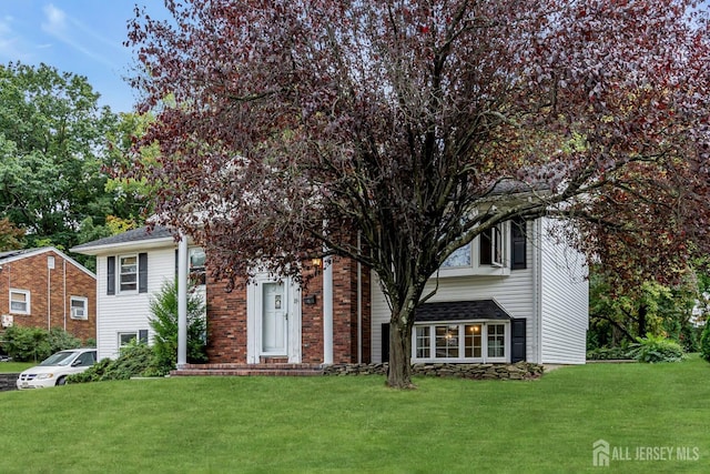 view of front of home with a front lawn