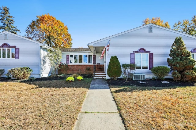 view of front facade featuring a front yard