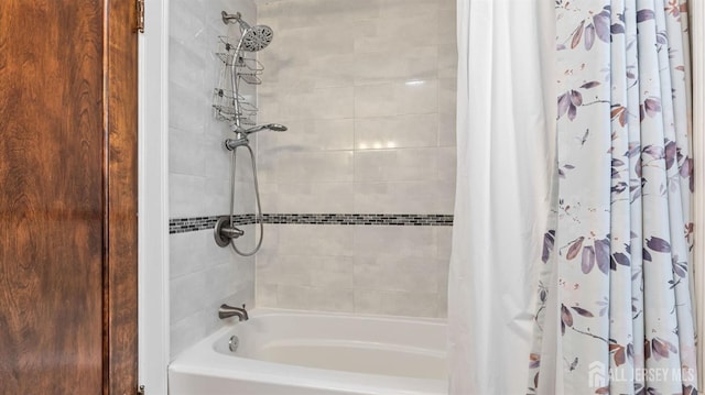 bathroom featuring shower / bath combo