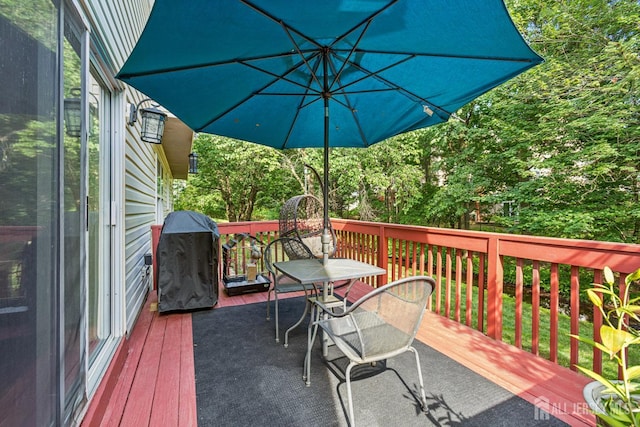 192 Middlesex Ave, Piscataway, NJ 08854 - wooden terrace featuring area for grilling