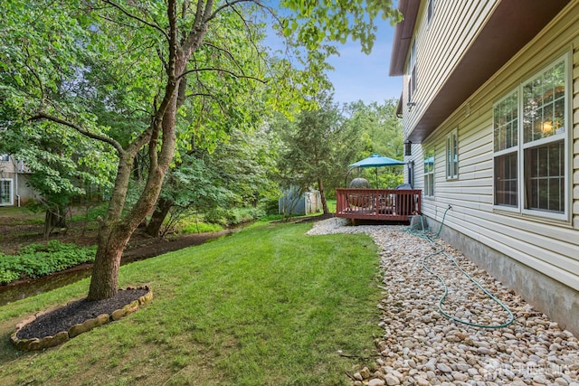 192 Middlesex Ave, Piscataway, NJ 08854 - view of green lawn featuring a wooden deck