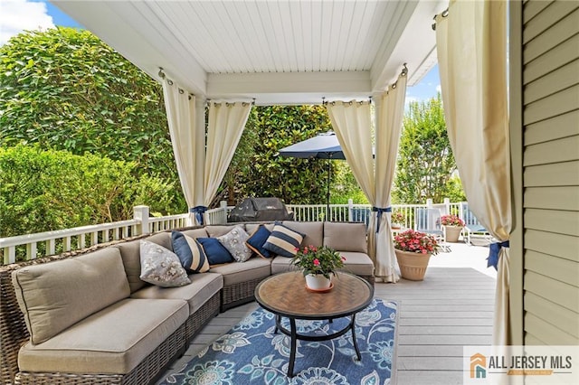 8 Tamarack Rd, Monroe, NJ 08831 - deck featuring an outdoor living space