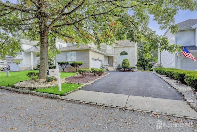 view of front of house featuring a front lawn and a garage