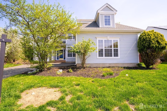 23 Heather Ct, Plainsboro, NJ 08536 - view of front of home with a front yard and roof with shingles