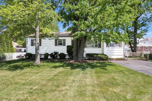 view of front of home featuring driveway
