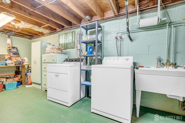 92 Maplewood Ave, Edison, NJ 08837 - washroom with washer and dryer