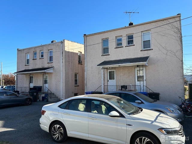 townhome / multi-family property featuring a porch and stucco siding