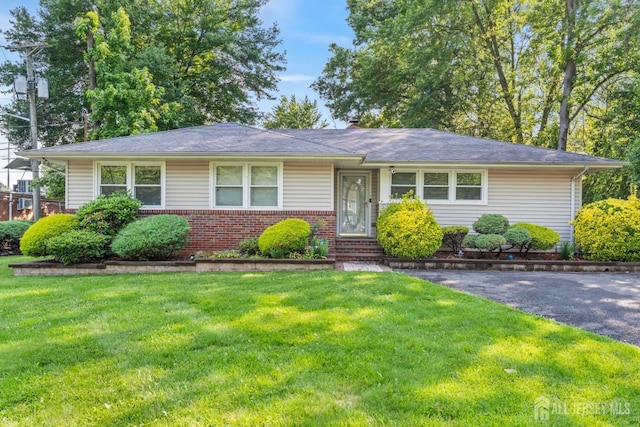 430 Wood Ave, North Brunswick, NJ 08902 - single story home with brick siding and a front yard