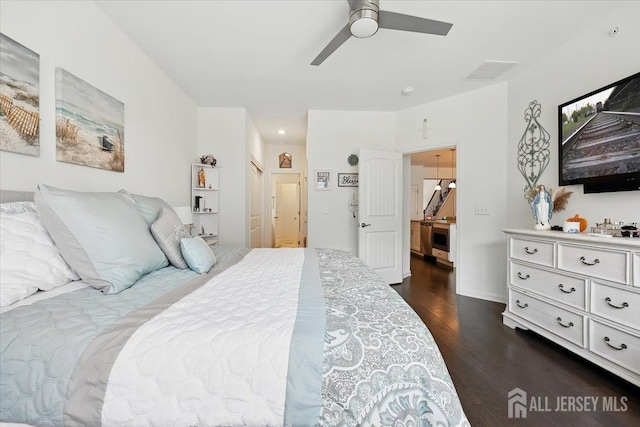 bedroom with dark wood-type flooring, visible vents, and ceiling fan
