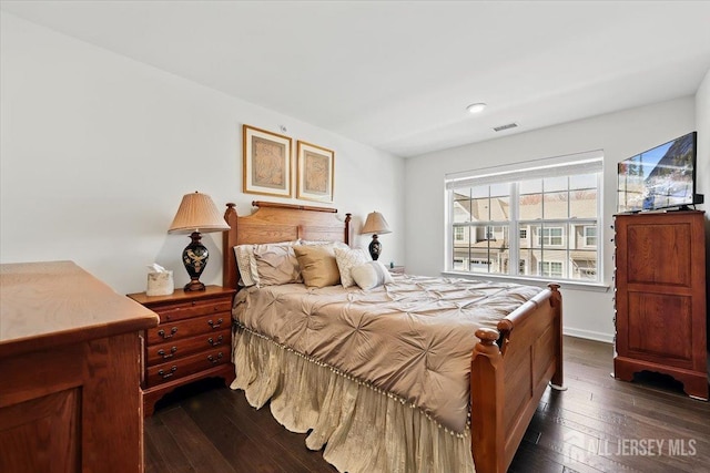 bedroom with baseboards, dark wood-type flooring, visible vents, and recessed lighting