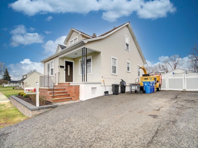 view of front of property