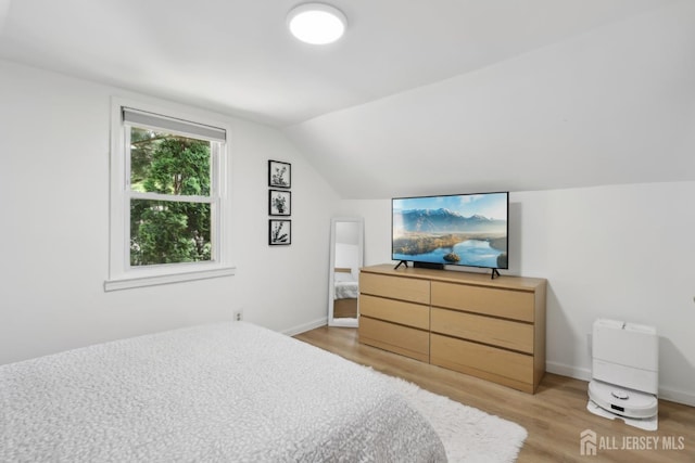 54 Morningside Rd, Colonia, NJ 07067 - bedroom with light wood-style floors, vaulted ceiling, and baseboards
