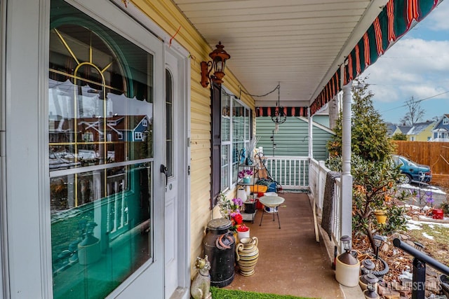 balcony featuring covered porch