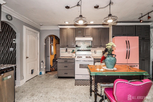 kitchen featuring backsplash, under cabinet range hood, arched walkways, white appliances, and light speckled floor