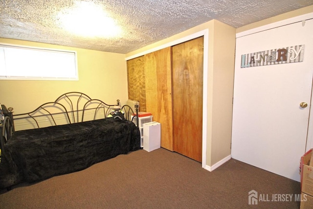 54 Highview Dr, Woodbridge Proper, NJ 07095 - bedroom featuring carpet flooring, a closet, and a textured ceiling