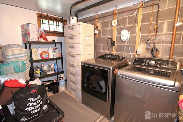 54 Highview Dr, Woodbridge Proper, NJ 07095 - laundry area with independent washer and dryer