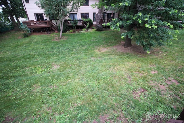 54 Highview Dr, Woodbridge Proper, NJ 07095 - view of grassy yard with a wooden deck