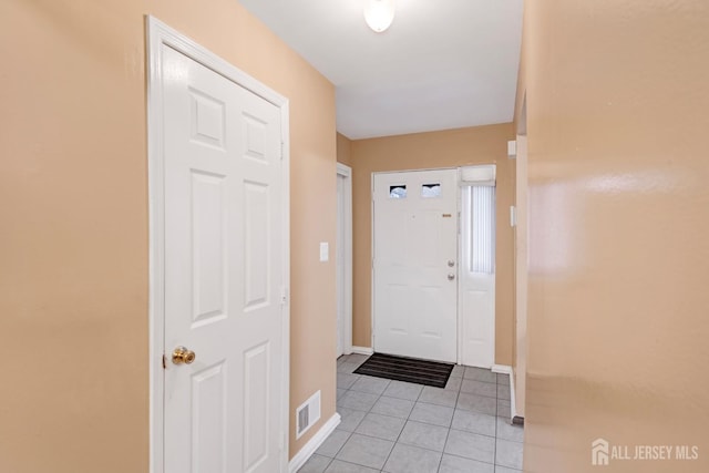 entryway featuring visible vents, baseboards, and light tile patterned floors