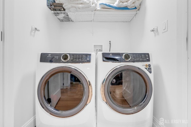40 Cambridge Rd, Edison, NJ 08817 - washroom with washing machine and clothes dryer and baseboards