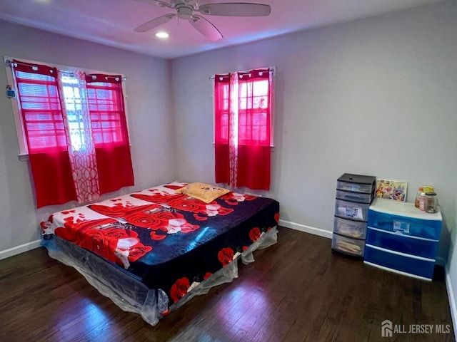 bedroom featuring baseboards, wood finished floors, recessed lighting, and ceiling fan